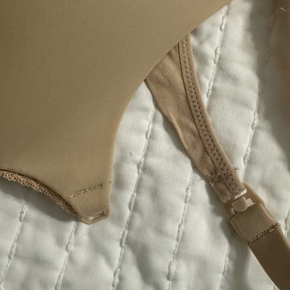 Motherhood Maternity Tan Seamless T-Shirt Bra - Picture 9 of 10